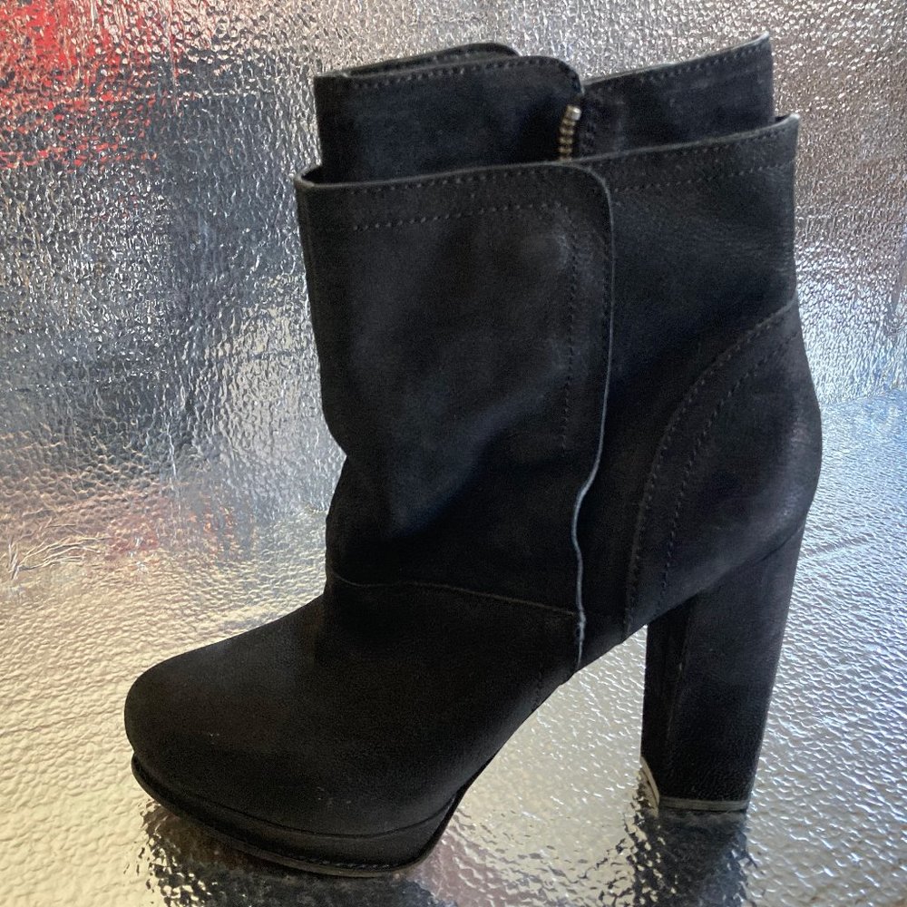 Vera Wang Marilyn Platform Boots Booties Black Leather Size 9.5